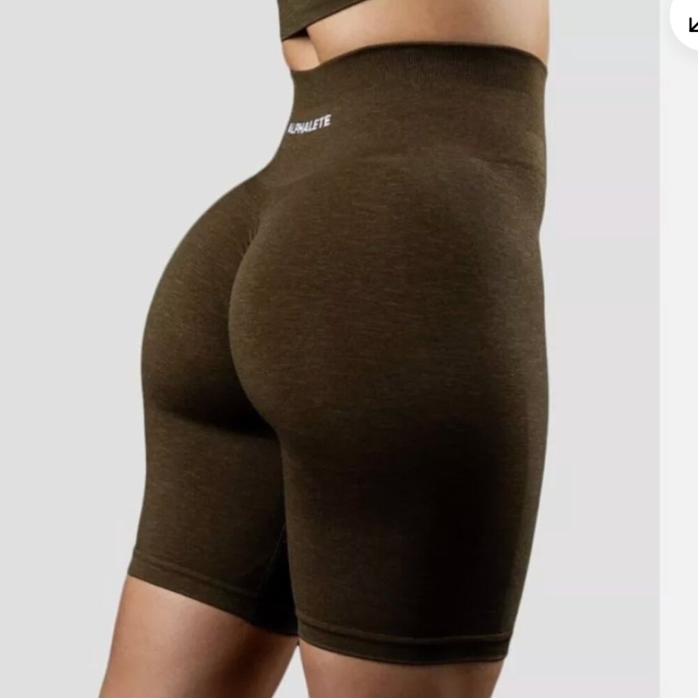 ALPHALETE AMPLIFY BIKER SHORT 7” SIZE MEDIUM